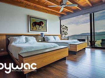 CASA  CON VISTA PANORÁMICA