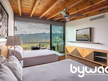 CASA  CON VISTA PANORÁMICA