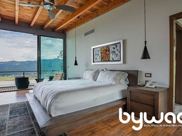 CASA  CON VISTA PANORÁMICA