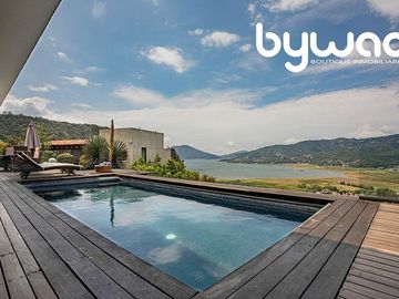 CASA  CON VISTA PANORÁMICA