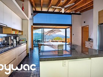 CASA CON   VISTA AL LAGO