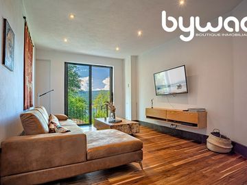 CASA CON   VISTA AL LAGO