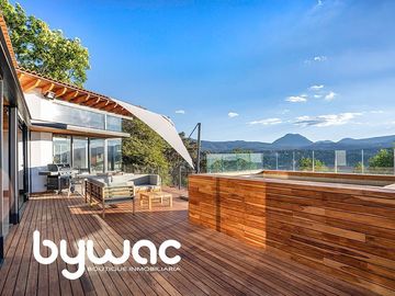 CASA CON   VISTA AL LAGO