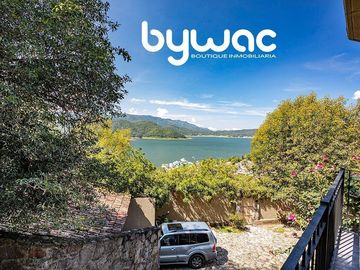 CASA CON   VISTA AL LAGO