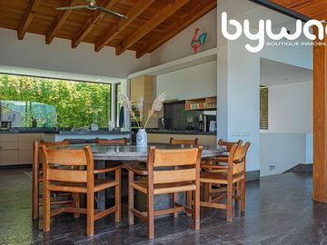 CASA CON   VISTA AL LAGO