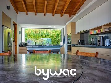 CASA CON   VISTA AL LAGO