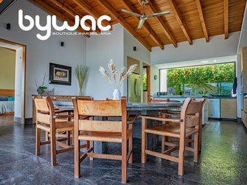 CASA CON   VISTA AL LAGO