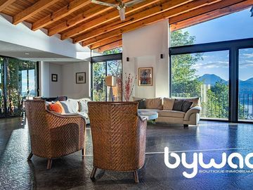 CASA CON   VISTA AL LAGO