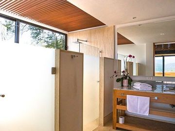 CASA CON   VISTA AL LAGO