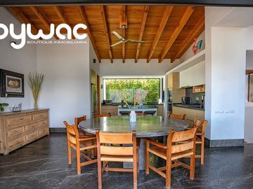 CASA CON   VISTA AL LAGO