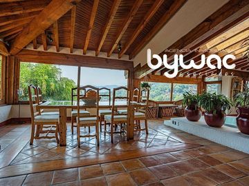 CASA CON VISTA AL LAGO