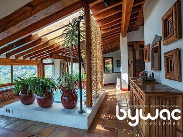 CASA CON VISTA AL LAGO