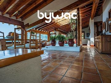 CASA CON VISTA AL LAGO