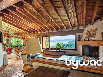 CASA CON VISTA AL LAGO
