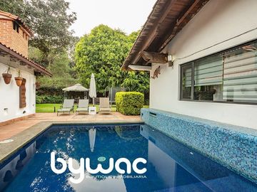 CASA EN AVÁNDARO CON GRAN JARDÍN