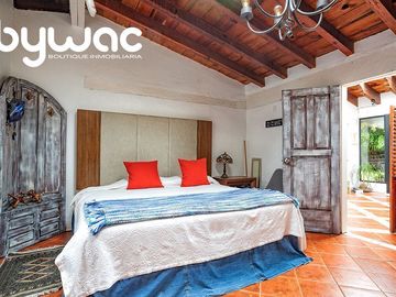 CASA EN AVÁNDARO CON GRAN JARDÍN