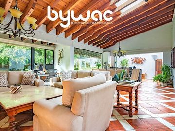 CASA EN AVÁNDARO CON GRAN JARDÍN