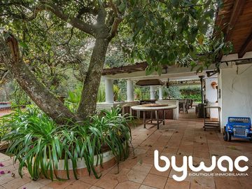 CASA EN AVÁNDARO CON GRAN JARDÍN