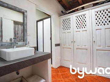 CASA EN AVÁNDARO CON GRAN JARDÍN