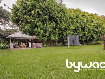 CASA EN AVÁNDARO CON GRAN JARDÍN