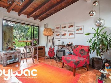 CASA EN AVÁNDARO CON GRAN JARDÍN