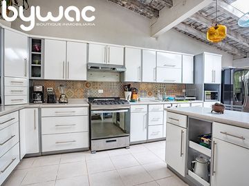 CASA EN AVÁNDARO CON GRAN JARDÍN
