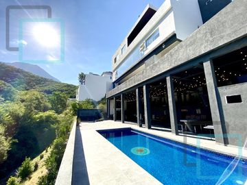 CASA EN VENTA SIERRA ALTA ZONA CARRETERA NACIONAL MONTERREY