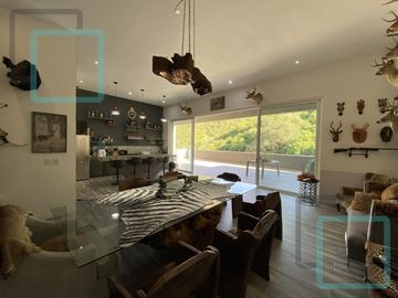 CASA EN VENTA SIERRA ALTA ZONA CARRETERA NACIONAL MONTERREY