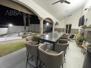 CASA EN VENTA EN LOMAS DEL VALLE CON VISTA
