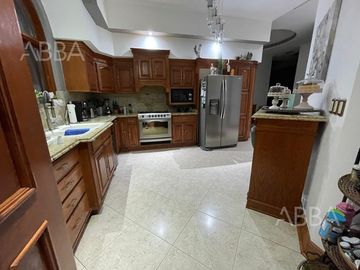 CASA EN VENTA EN LOMAS DEL VALLE CON VISTA