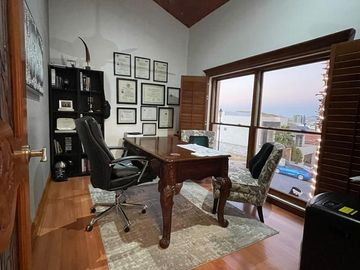 CASA EN VENTA EN LOMAS DEL VALLE CON VISTA