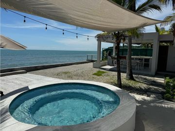 VENTA DE CASA DE PLAYA REMODELADA EN EL PALMAR