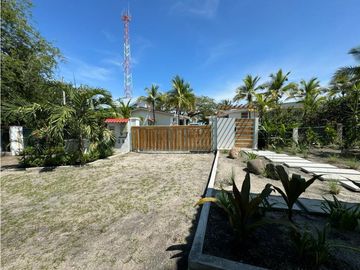 VENTA DE CASA DE PLAYA REMODELADA EN EL PALMAR