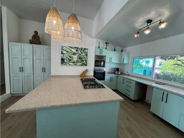 VENTA DE CASA DE PLAYA REMODELADA EN EL PALMAR