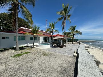 VENTA DE CASA DE PLAYA REMODELADA EN EL PALMAR