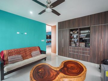 CASA EQUIPADA EN VENTA EN PRIVADA CANARIA AL NORTE DE MERIDA.