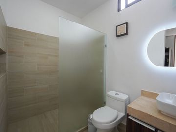 CASA EQUIPADA EN VENTA EN PRIVADA CANARIA AL NORTE DE MERIDA.