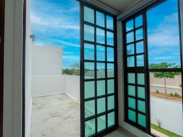 CASA EQUIPADA EN VENTA EN PRIVADA CANARIA AL NORTE DE MERIDA.