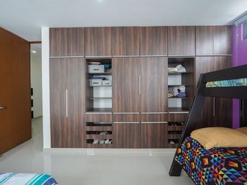 CASA EQUIPADA EN VENTA EN PRIVADA CANARIA AL NORTE DE MERIDA.