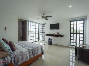 CASA EQUIPADA EN VENTA EN PRIVADA CANARIA AL NORTE DE MERIDA.