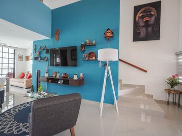 CASA EQUIPADA EN VENTA EN PRIVADA CANARIA AL NORTE DE MERIDA.