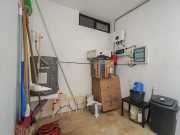 CASA EQUIPADA EN VENTA EN PRIVADA CANARIA AL NORTE DE MERIDA.
