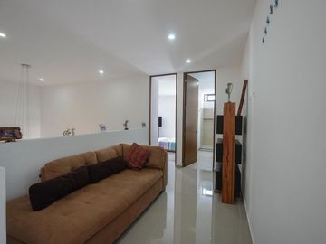 CASA EQUIPADA EN VENTA EN PRIVADA CANARIA AL NORTE DE MERIDA.