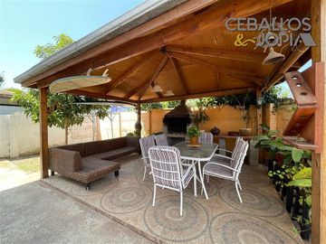 Casa en Venta en calle Esmeralda, Quilpué (perfil comercial)