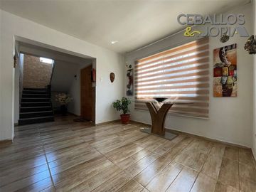 Casa en Venta en calle Esmeralda, Quilpué (perfil comercial)