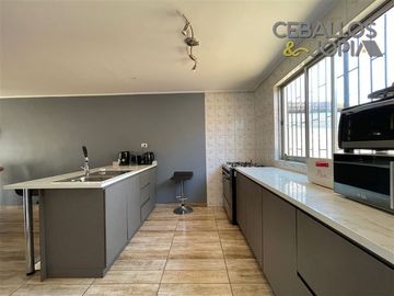 Casa en Venta en calle Esmeralda, Quilpué (perfil comercial)