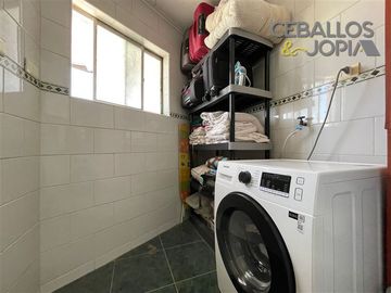 Casa en Venta en calle Esmeralda, Quilpué (perfil comercial)