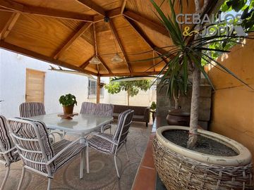 Casa en Venta en calle Esmeralda, Quilpué (perfil comercial)