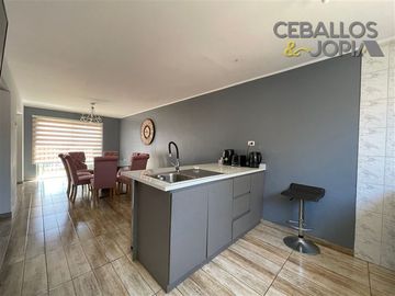 Casa en Venta en calle Esmeralda, Quilpué (perfil comercial)