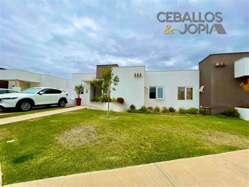 Casa en Venta en Condominio Altos de Rumié, Villa Alemana